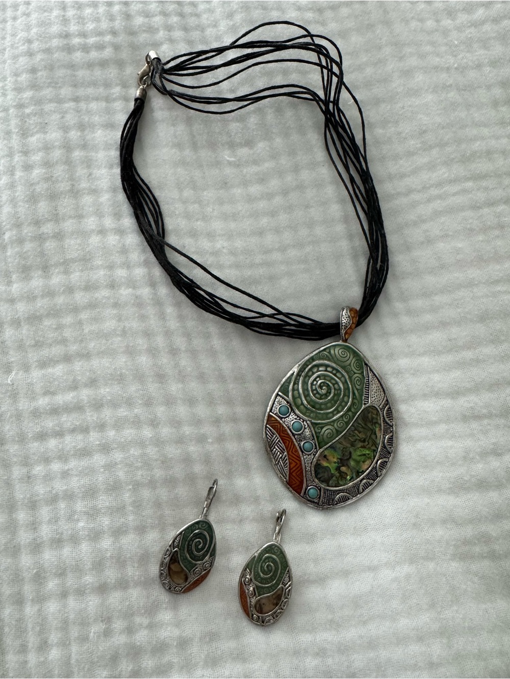 Western Wear Retired Lia Sophia Pendant Necklace and Earring Set